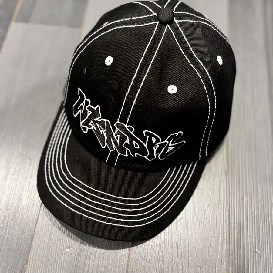 [위캔더스] GRAFFITI 6P CAP (BLACK)