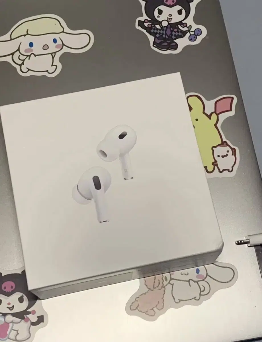 Apple AirPods Pro2, the new bloo...