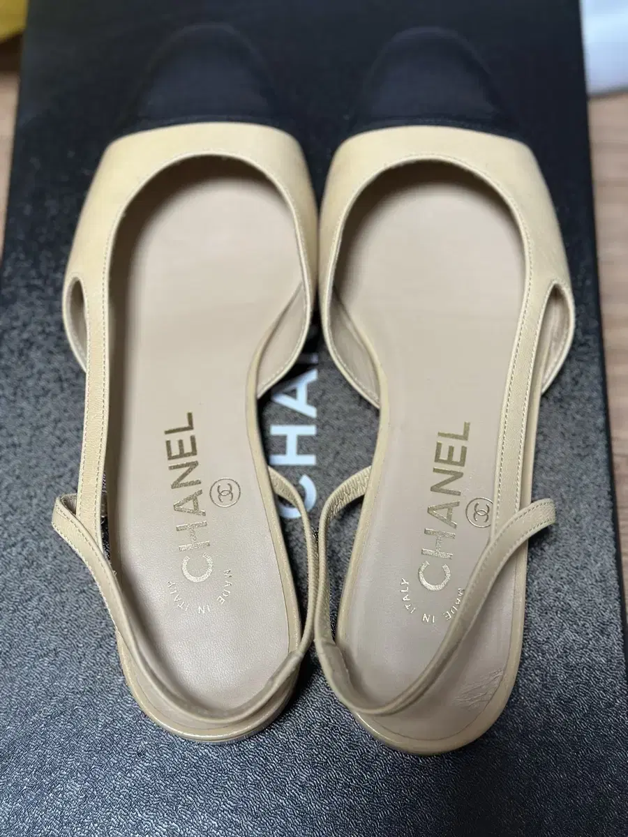 (Quick sale)Chanel Slingback Two-tone beige & black