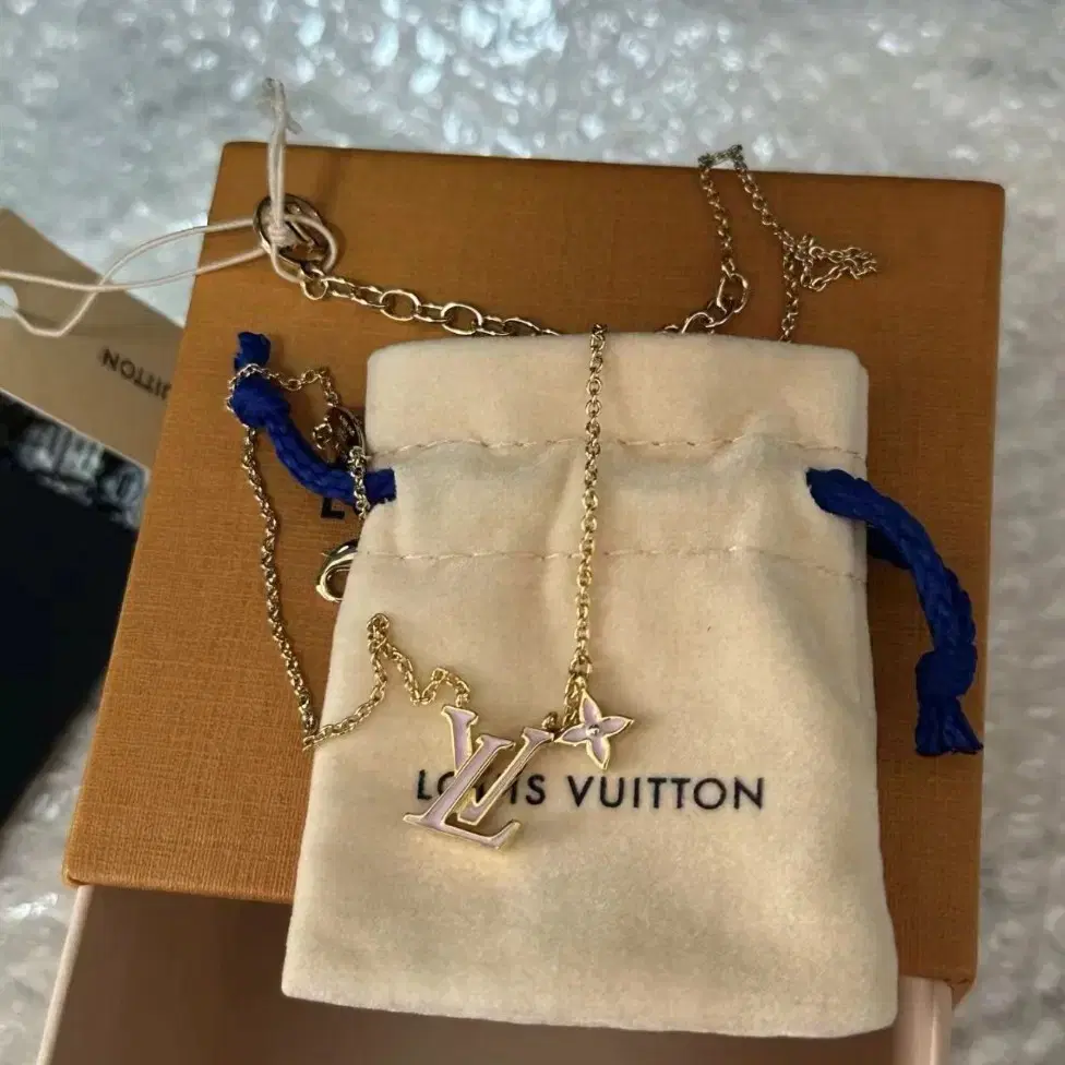 루이비통  Louis Vuitton 목걸이