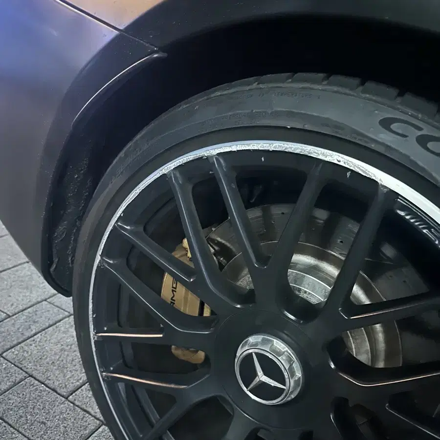 C63amg 뒷휠 한개 팝니다