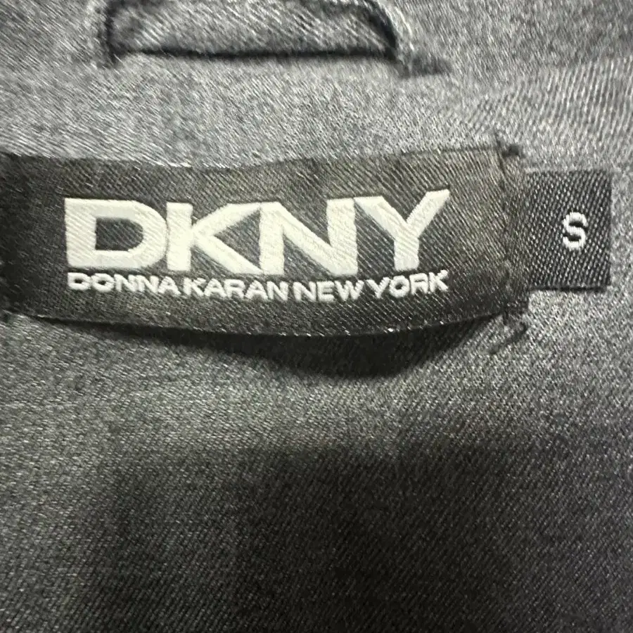 DKNY 패딩