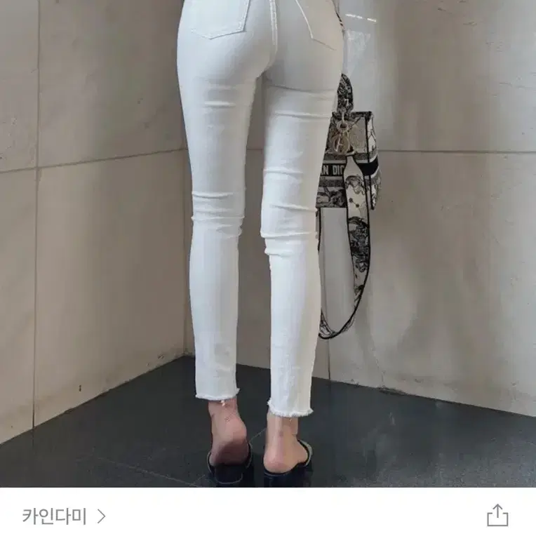 카인다미 백아이보리 화이트 스키니 골반뽕 청바지 s