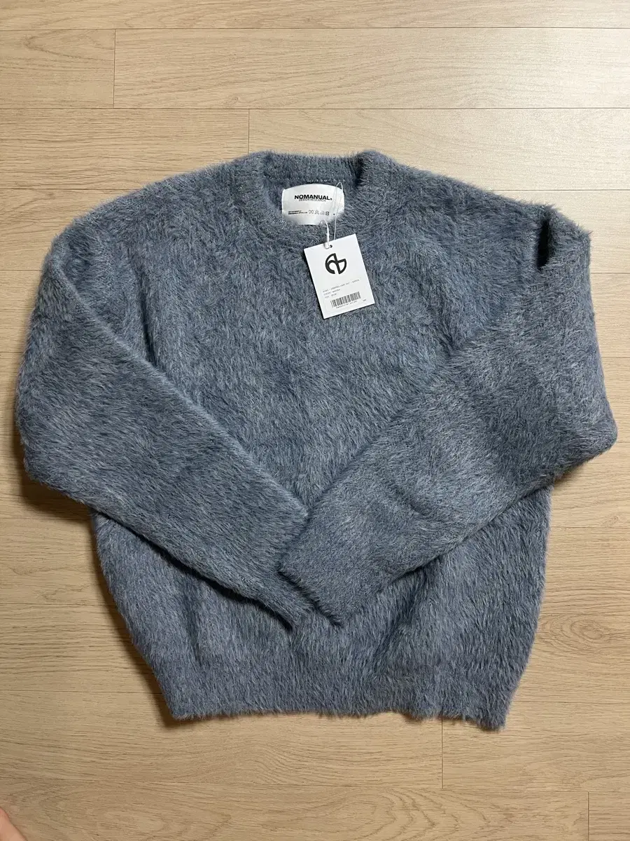 노메뉴얼 CROPPED HAIRY KNIT - MARINA (M)