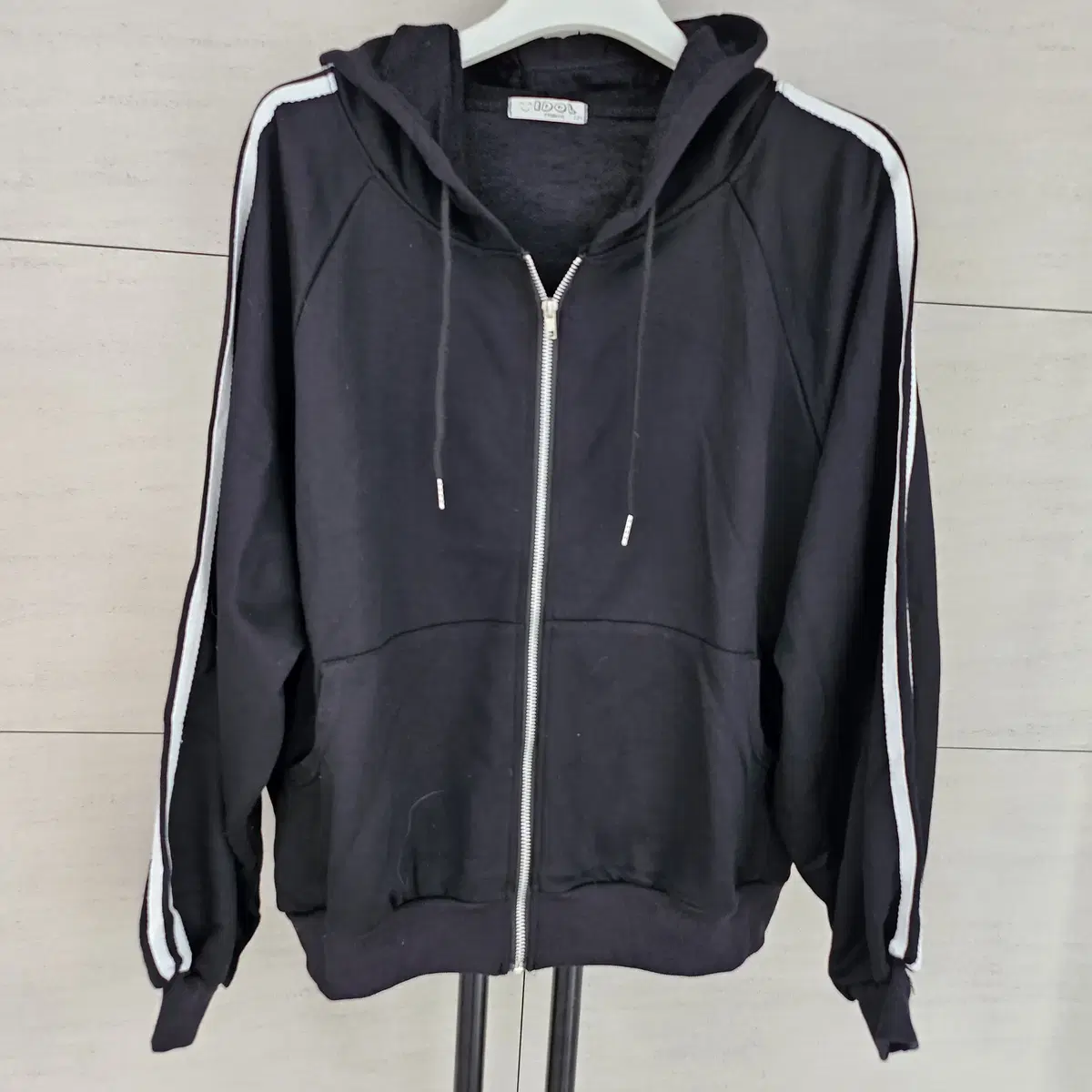 New) Women's Hooded Zip-Up Free Size