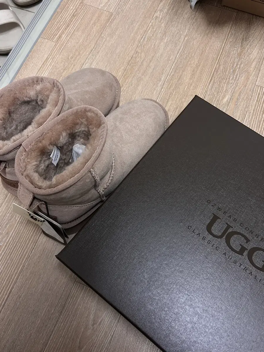 어그 UGG 호주 오즈웨어 플랫폼 부츠 225-230 새상품