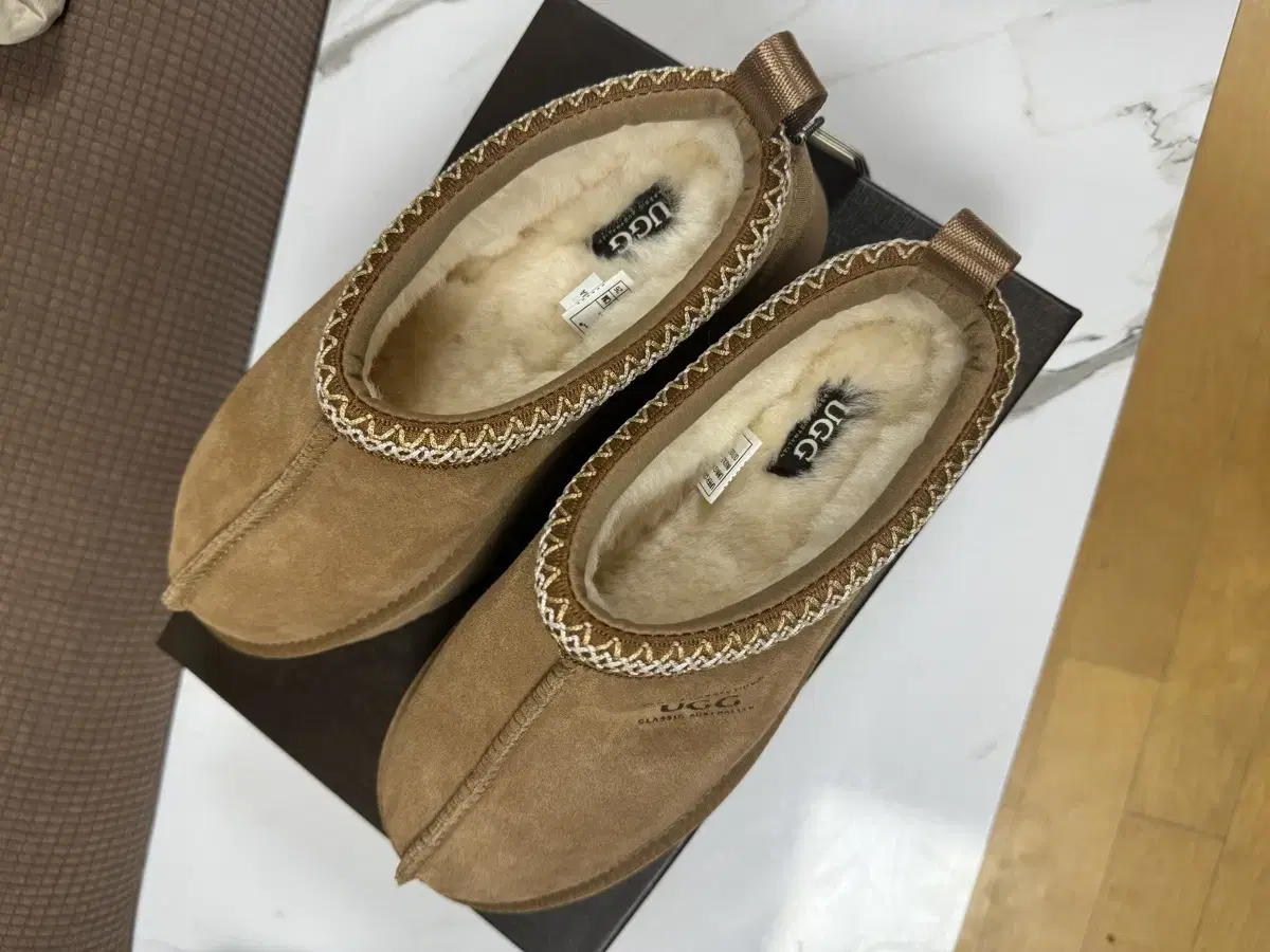 [어그/UGG] 오즈웨어 어그 시드니 타스만 플랫폼 슬리퍼