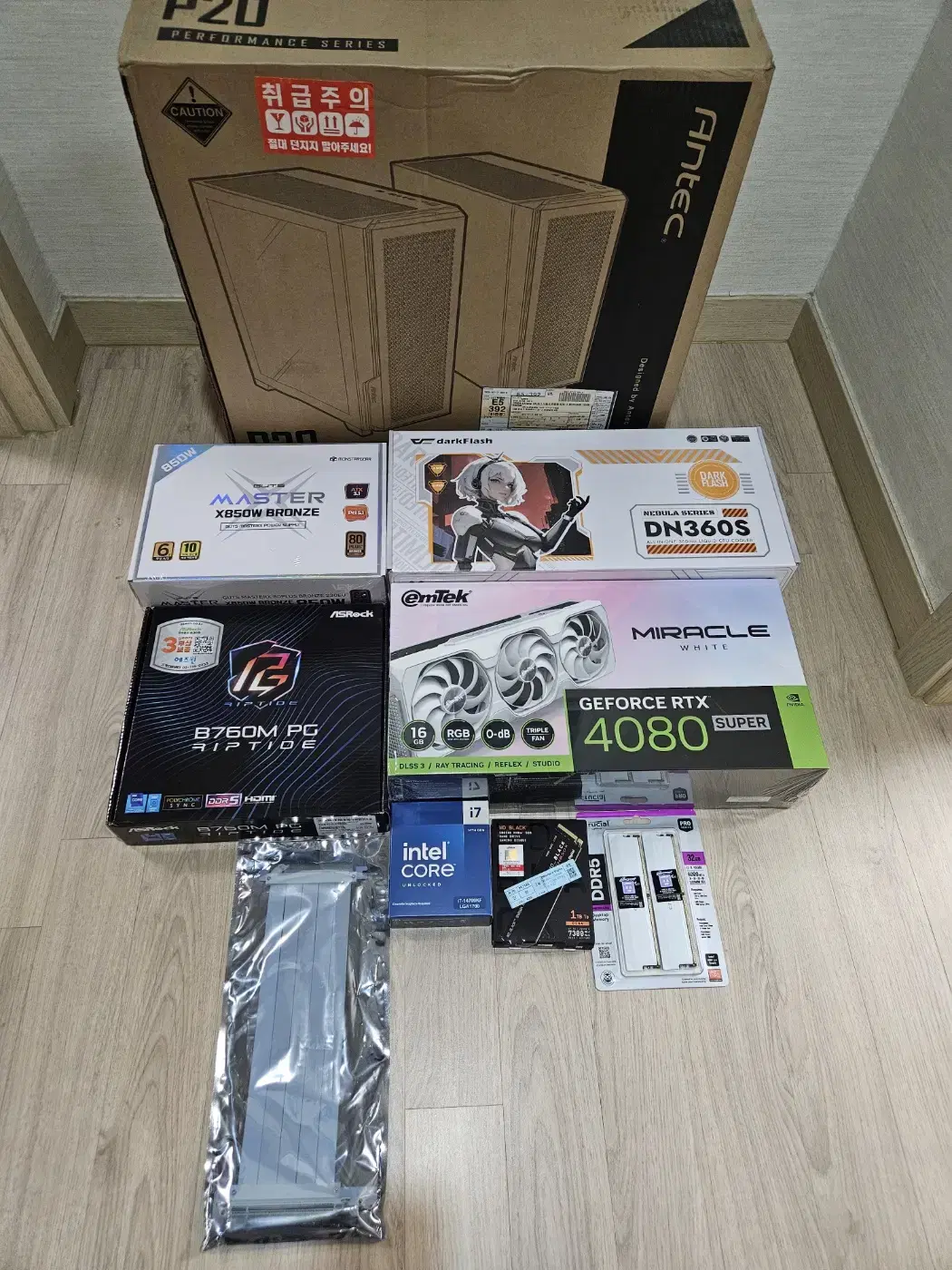 (화이트)14700K 램32G 1테라 이엠텍 4080 SUPER 수냉!~