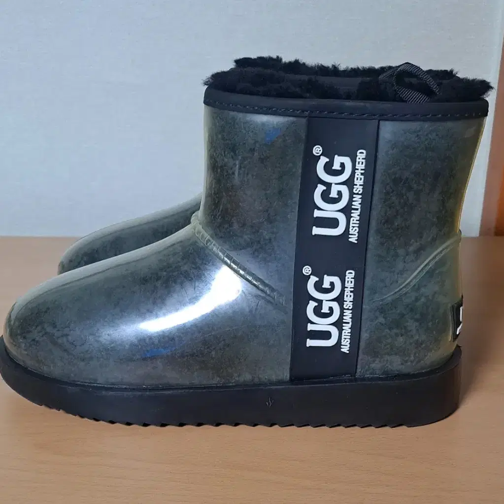 UGG 어그부츠 38 235 블랙