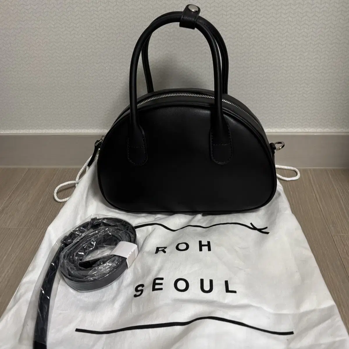 로서울 가방 Rolling tote bag Black