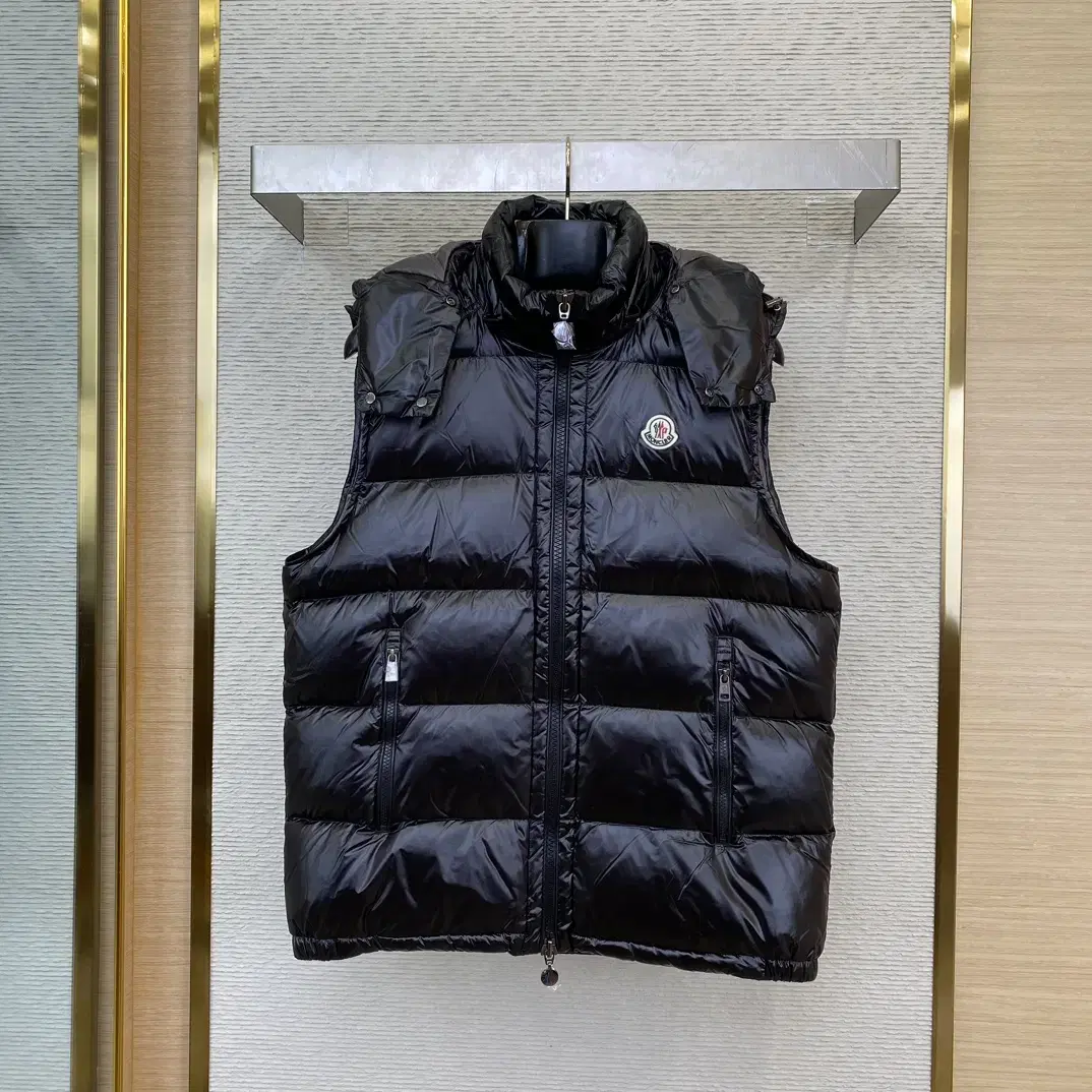 새상품)정품 몽클레어 남성 Bormes nylon down vest