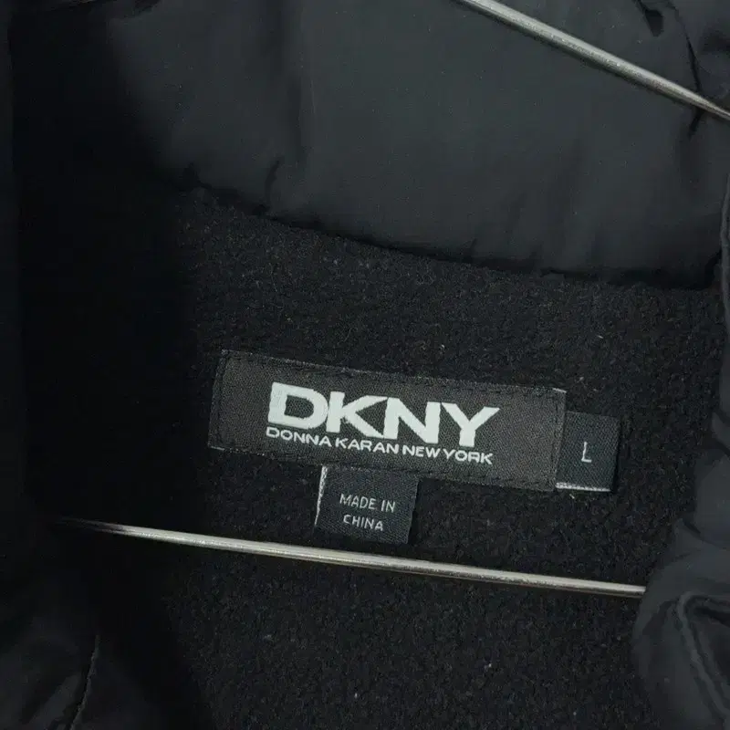 DKNY 블랙 캐주얼 포켓 집업 조끼 105