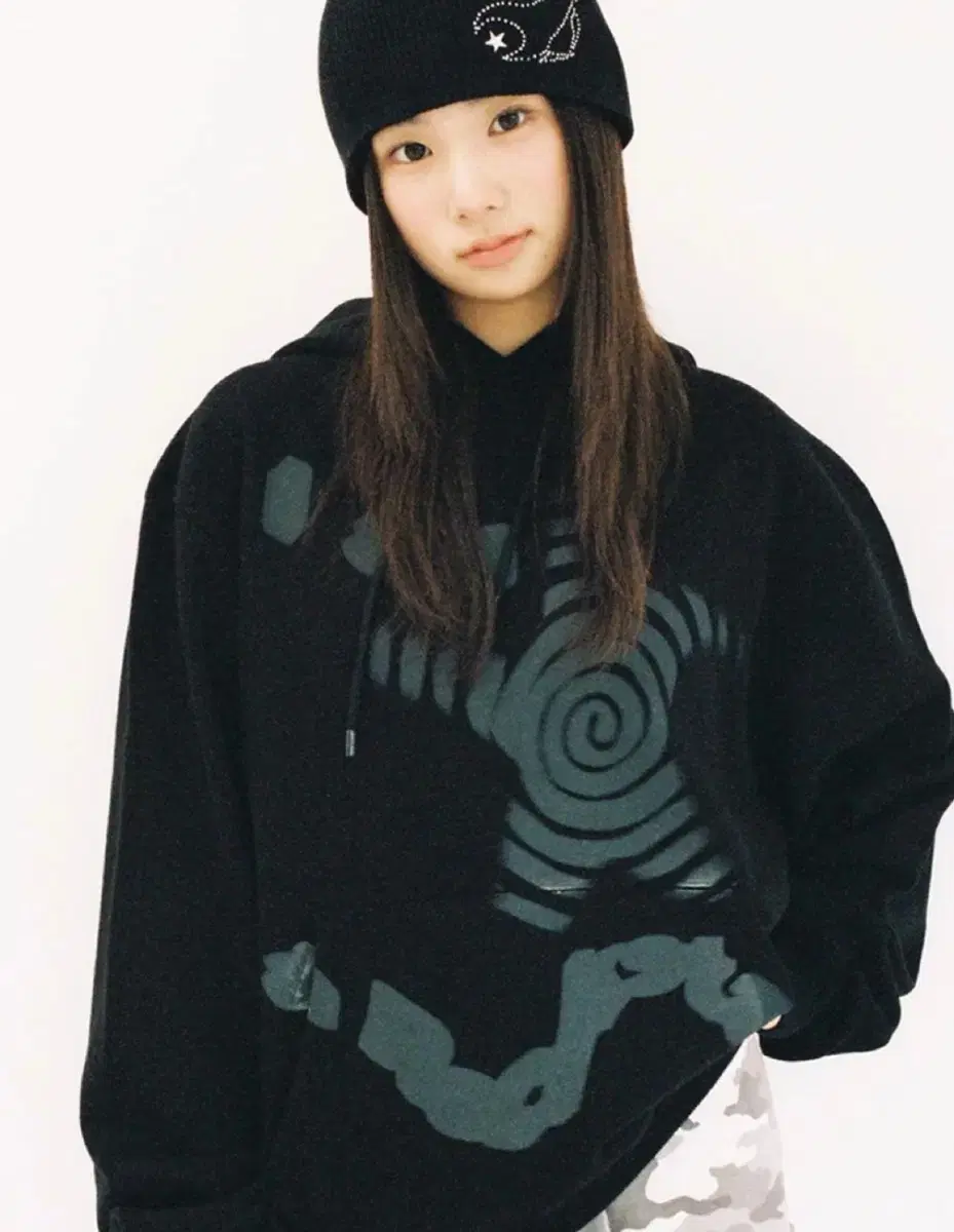 웹하우스_Twister Rockstar Hoodie - Black