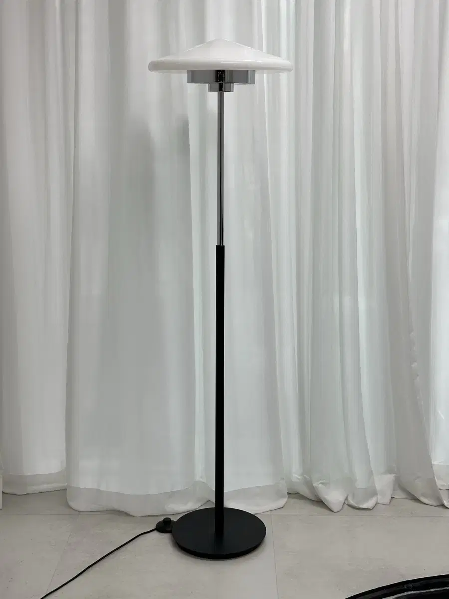 젝슨카멜레온 조명 cone floor lamp