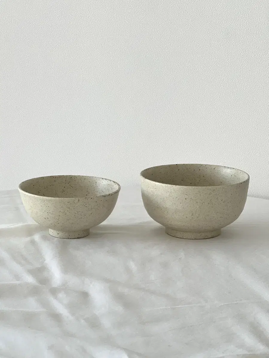 Beige dot bowl (L) / 국그릇 국공기 대접 디저트볼