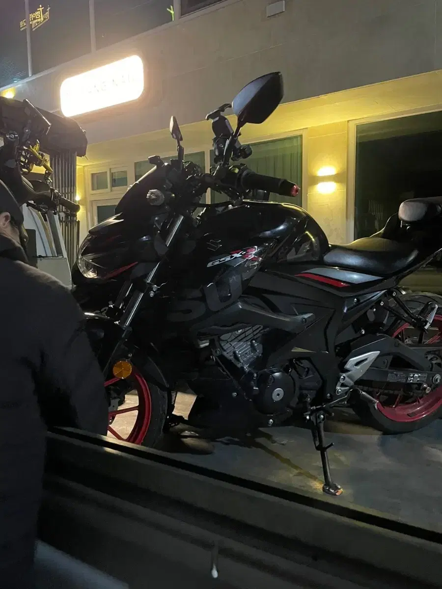 스즈끼 gsxs125  19년식 2만키로때 180만원 투채널블박