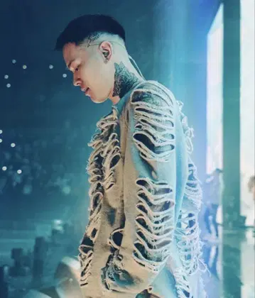JUN NAKAYAMA DISTRESSED CREWNECK 그레이