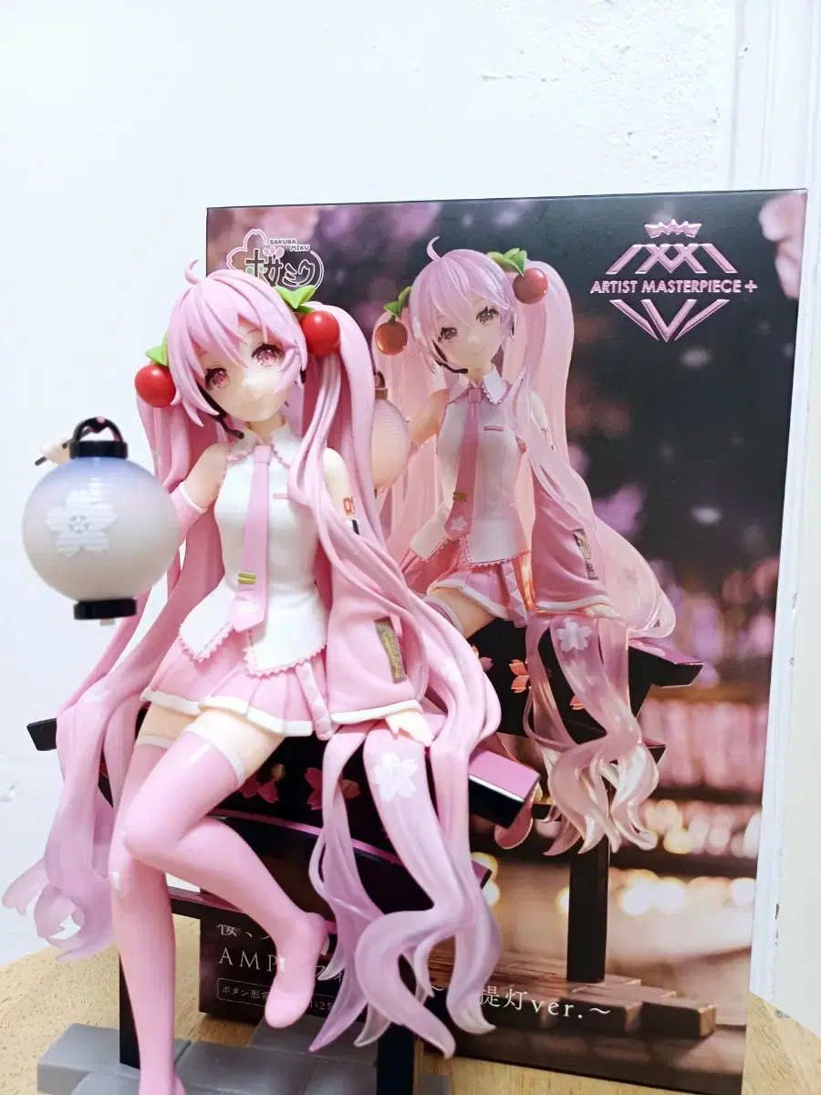 Sakura Miku Cherry Blossom Lantern Figure (Batteries included)