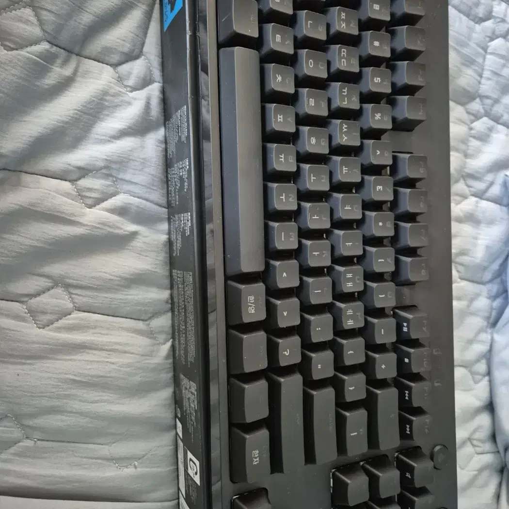 로지텍 PRO tkl GX BLUE 게이밍 키보드 새제품 판매합니다.