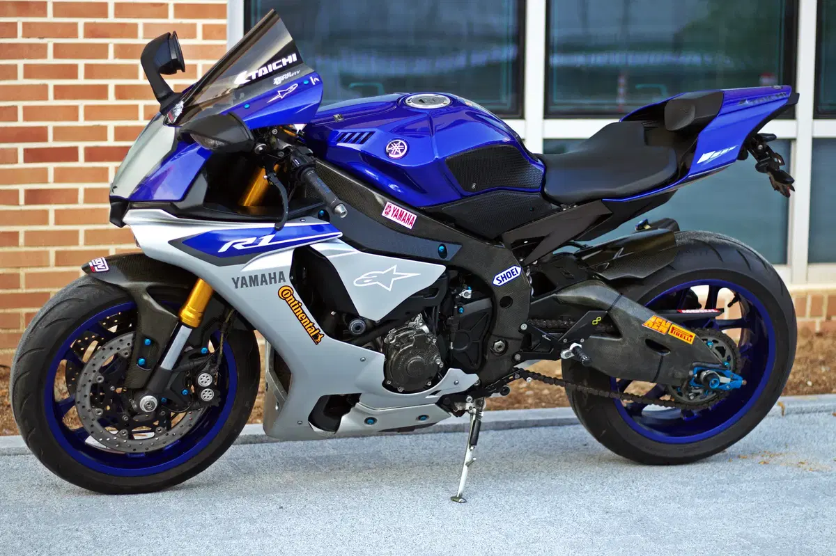 2015년 YZF-R1 떼르풀배기 판매합니다