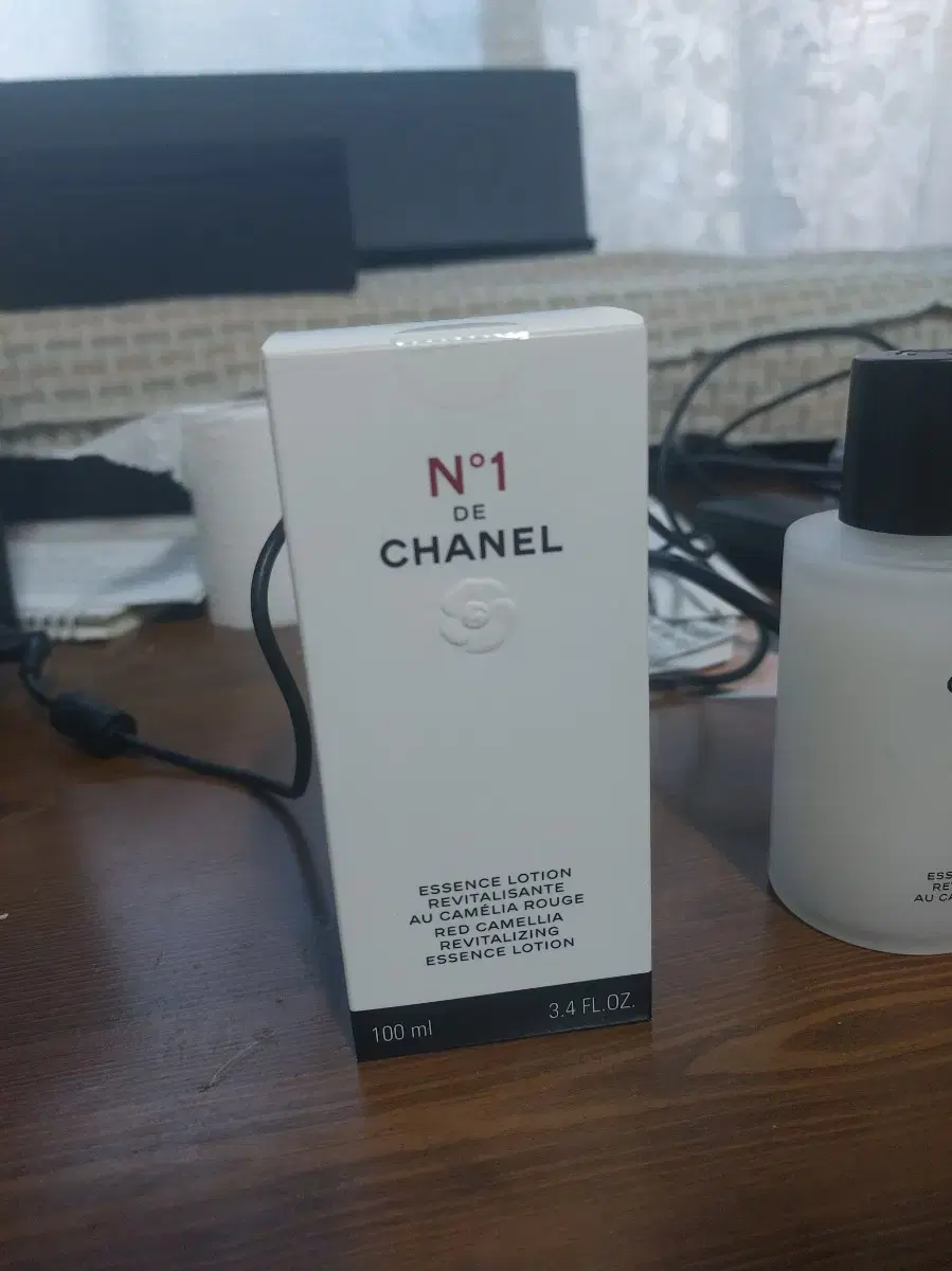 N 1 DE CHANEL 레드 까멜리아 에센스 로씨옹