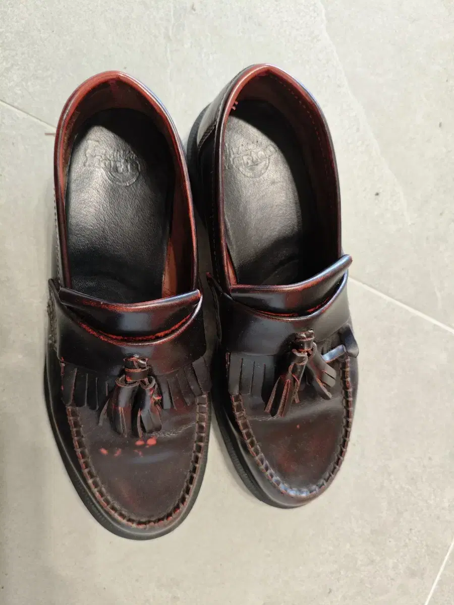 Dr. Martens Adrian Cherry Red UK6