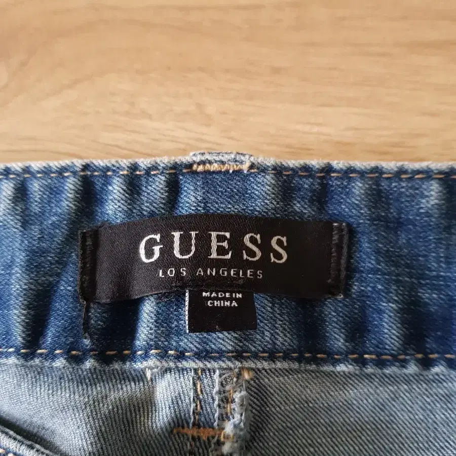 게스 Guess. 스판슬림 연청진. 32사이즈