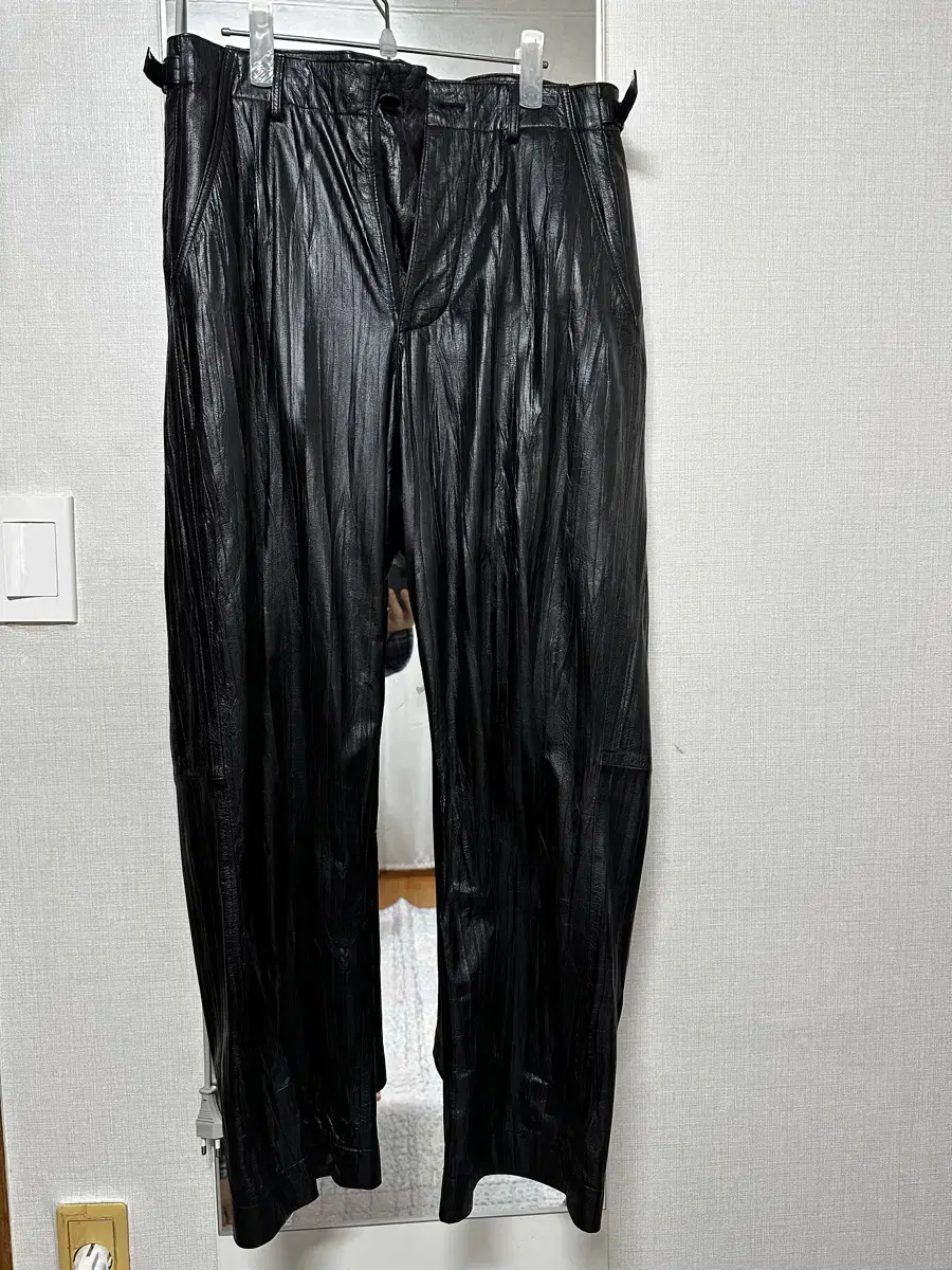 Youth 21fw creased leather wide pants