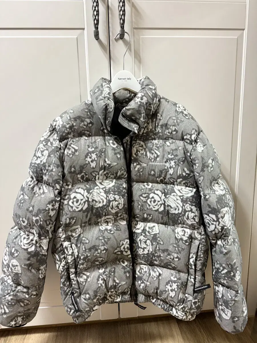 디스이즈네버댓 Flower T down jacket