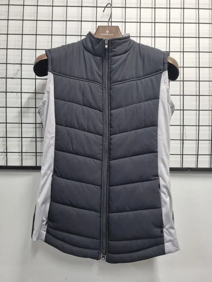 100L Footjoy Insulated Vest.