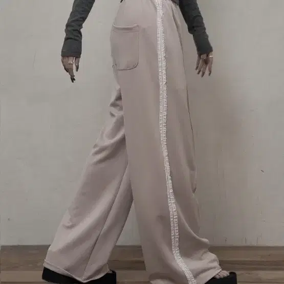 카키포인트 Lace Track Pants(핑크색)