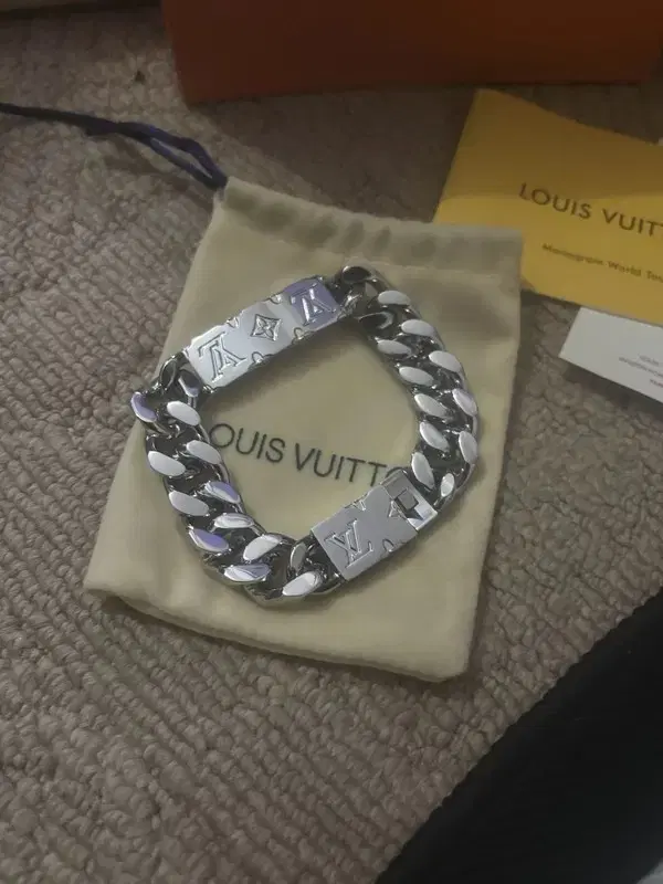 루이비통 Louis Vuitton 팔찌