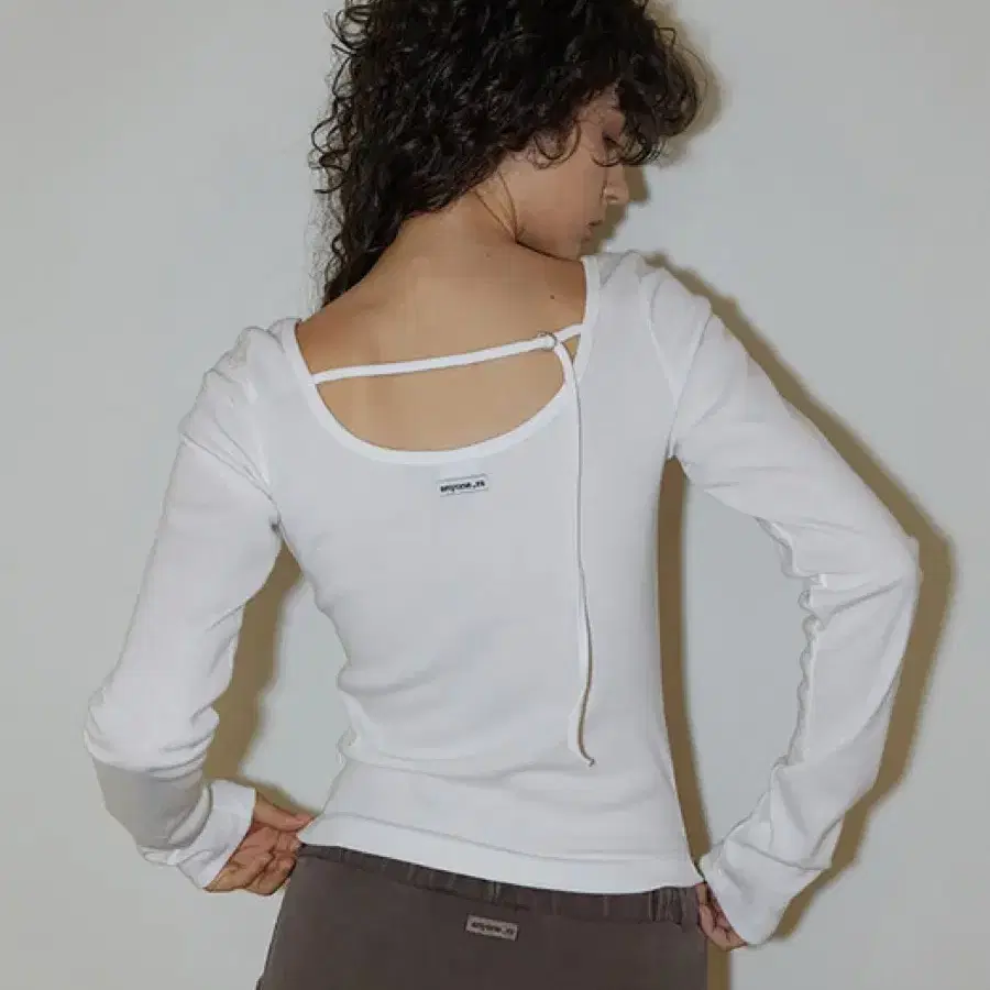 린세 - Back Point Boat Neck Sleeve White