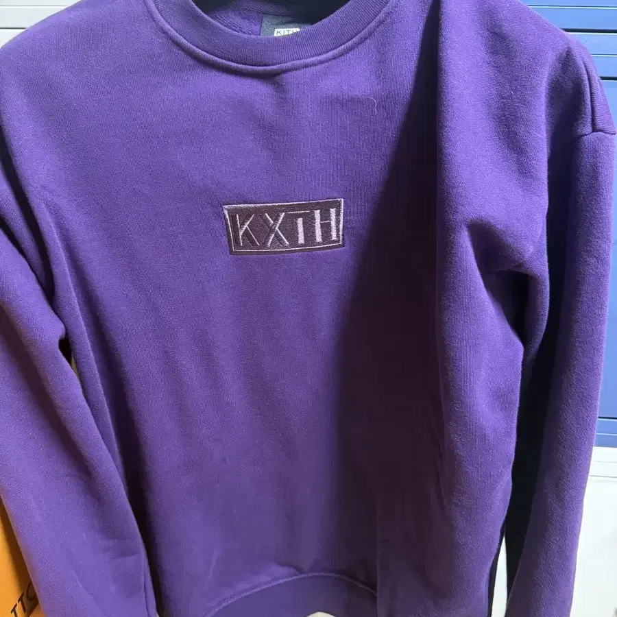 KITH 맨투맨