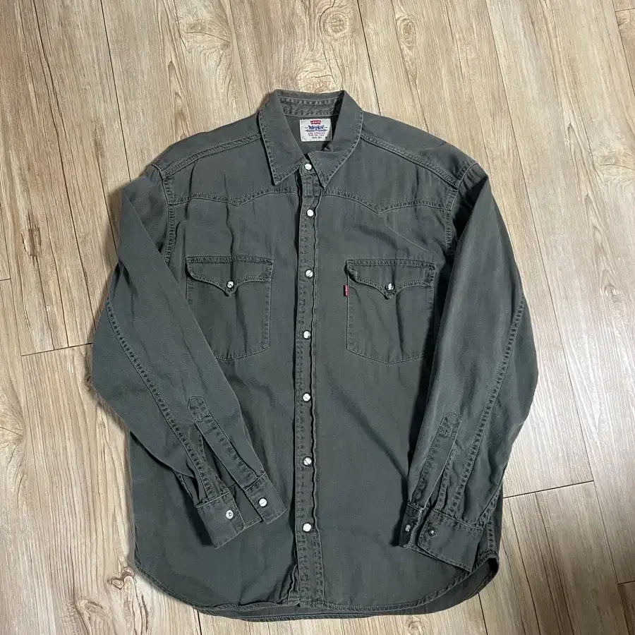 90s Levis western shirt (M)