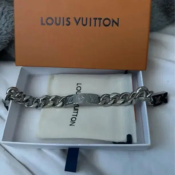 루이비통 Louis Vuitton 팔찌