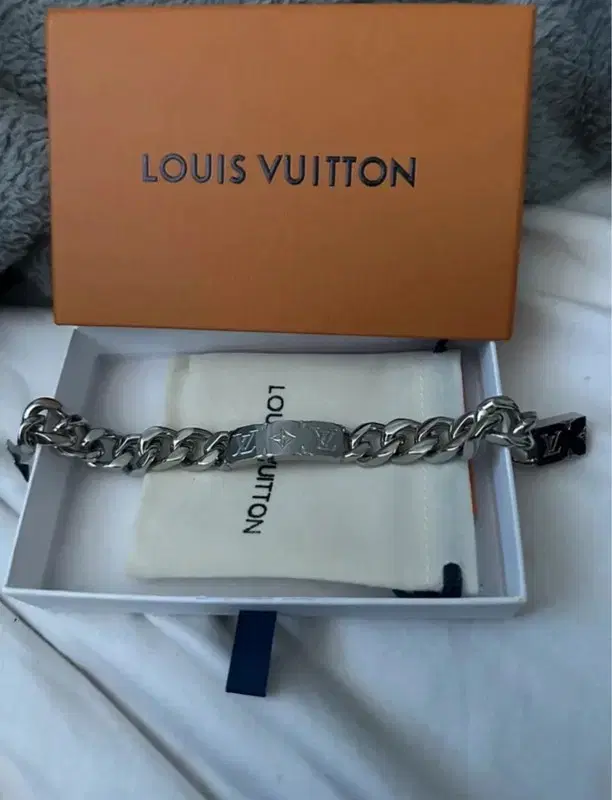 루이비통 Louis Vuitton 팔찌