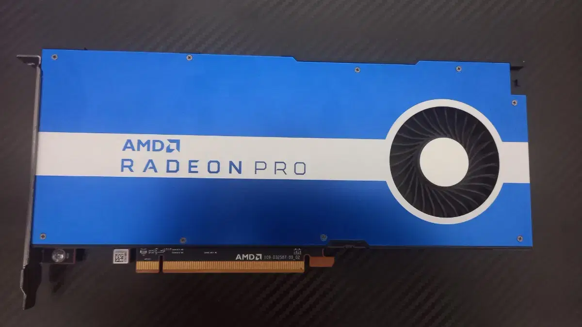 RADEON PRO W5500(8GB)