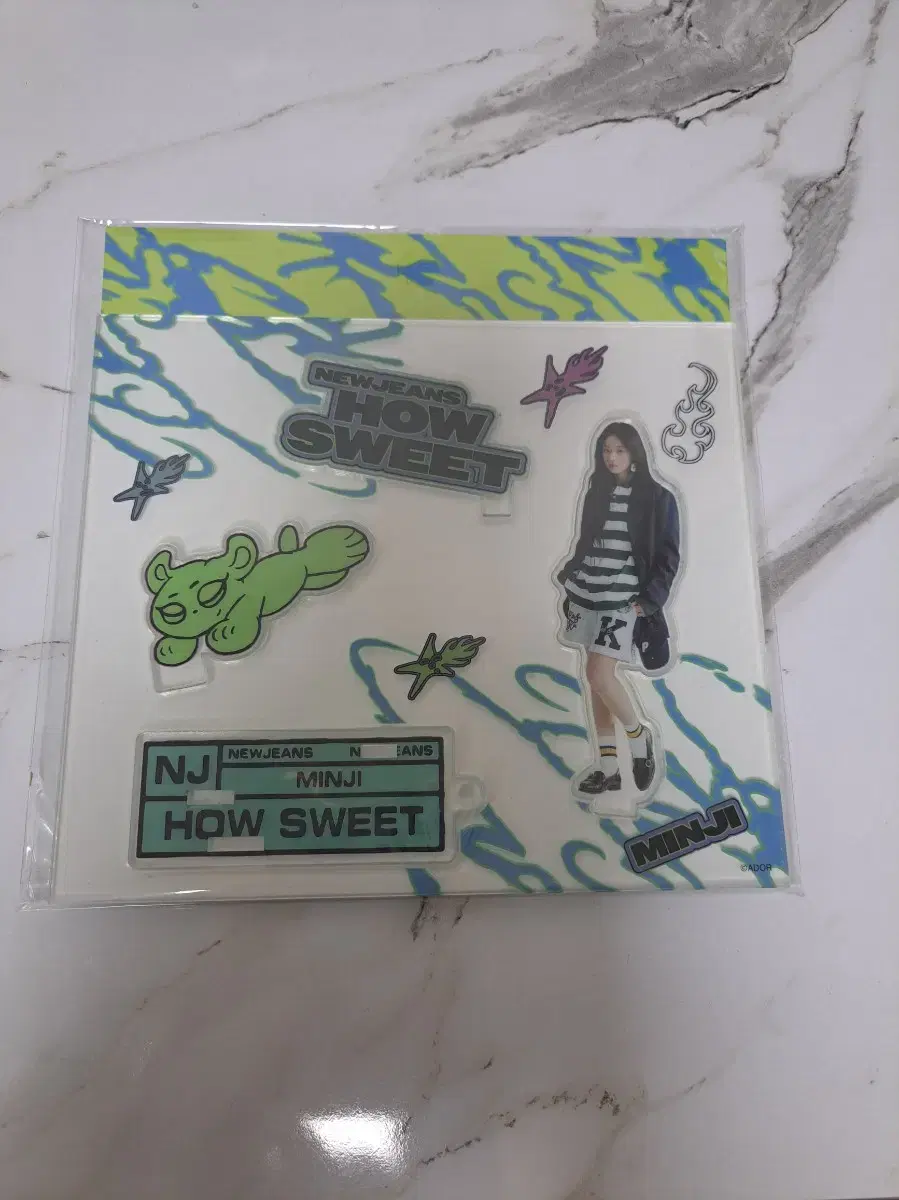 New Jeans minji HouseTweets acrylic Stands (unsealed)