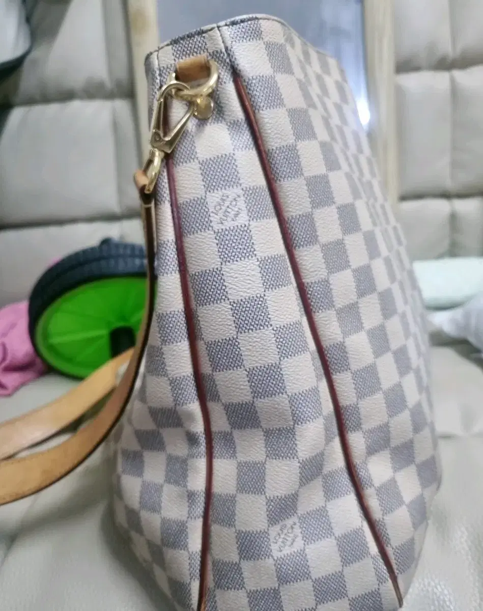 Louis Vuitton Shoulder & Crossbody Bags