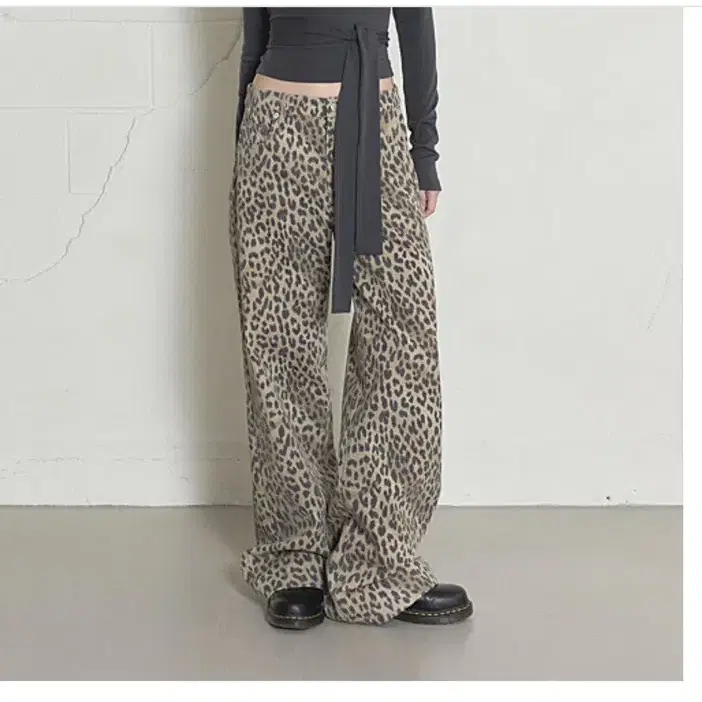 오데스 Ordes leopard straight pants