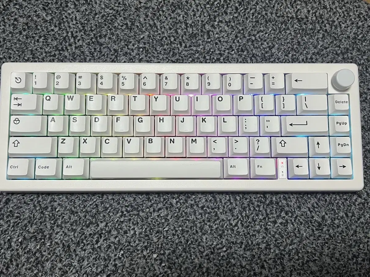 gmk67 커스텀 키보드 팝니다