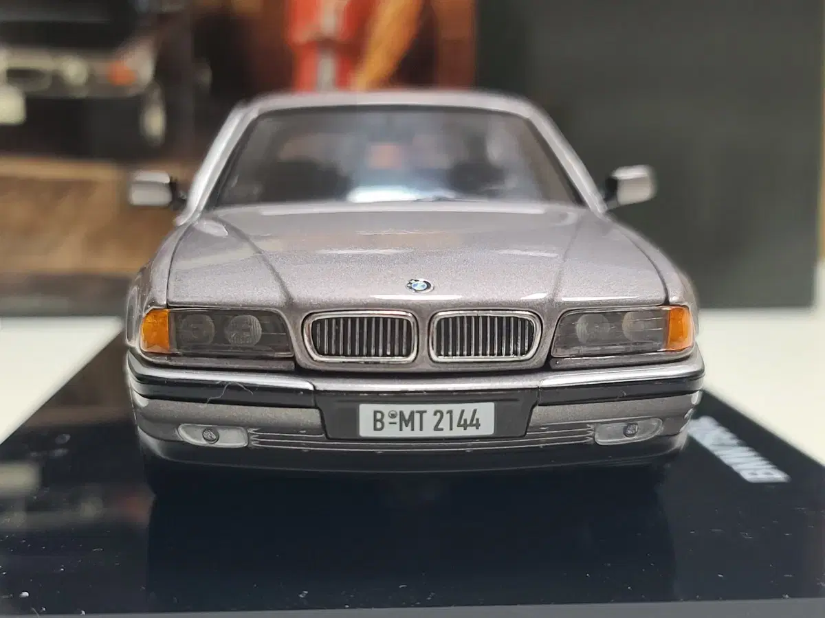 1:24 미니챔프 BMW 730il 007버전 다이캐스트 판매합니다.