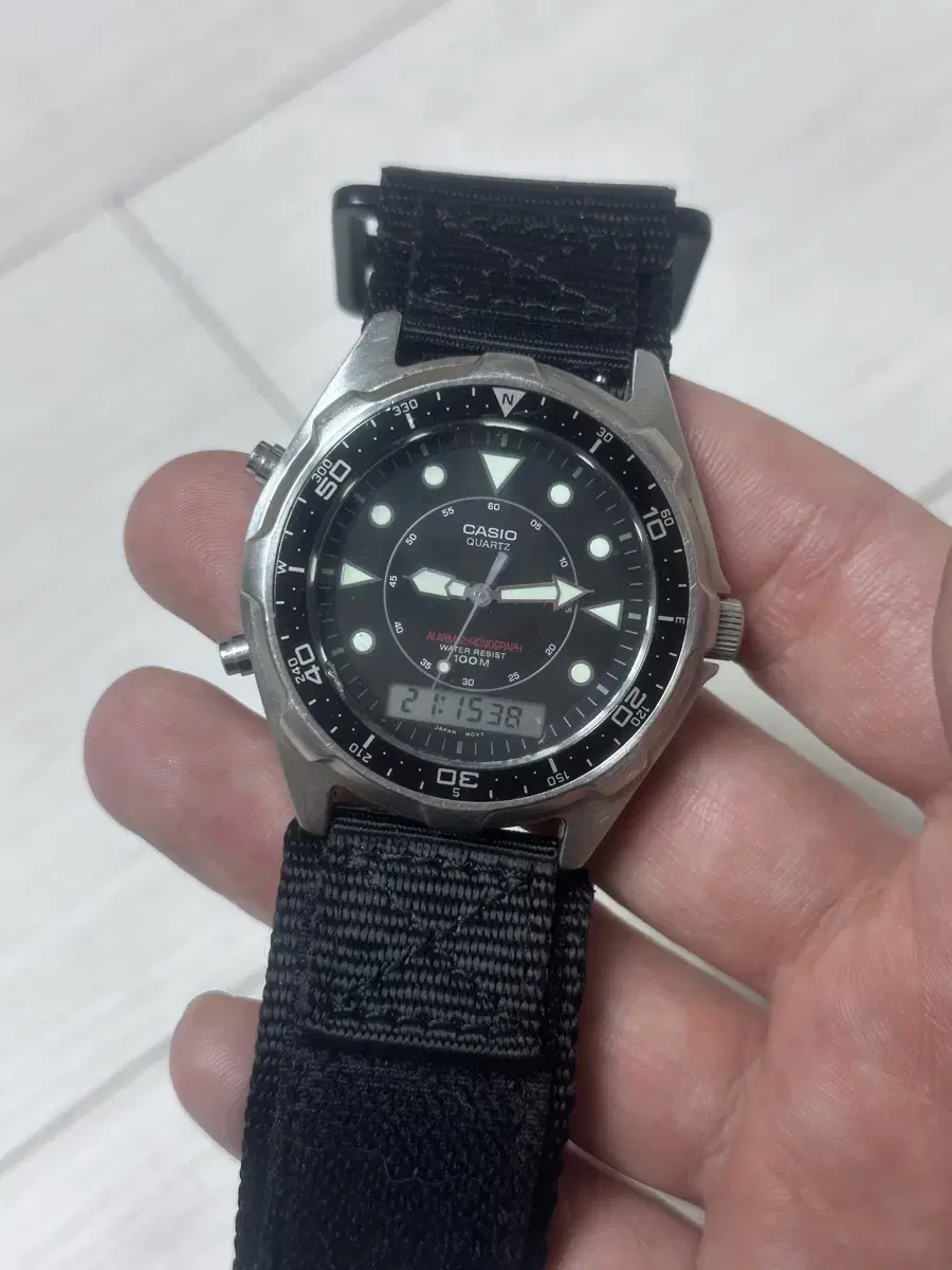 Casio AMW-320r 빈티지 섭마 아나디지