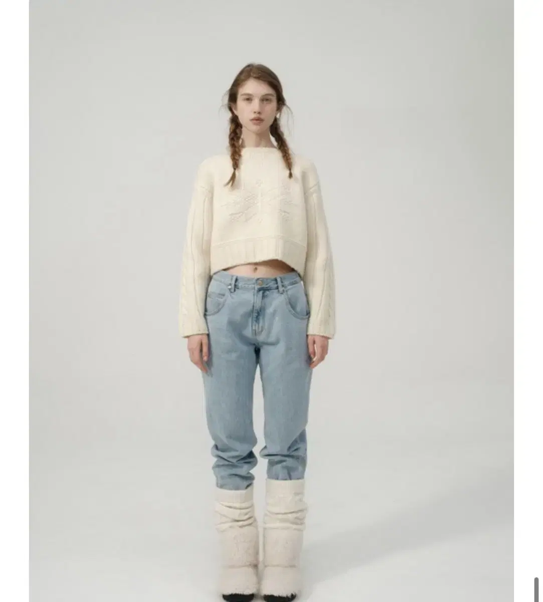 더바넷 Ivory Snow Crystal Knit Sweater