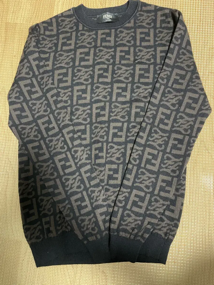 Fendi knitwear size 46 (final price)