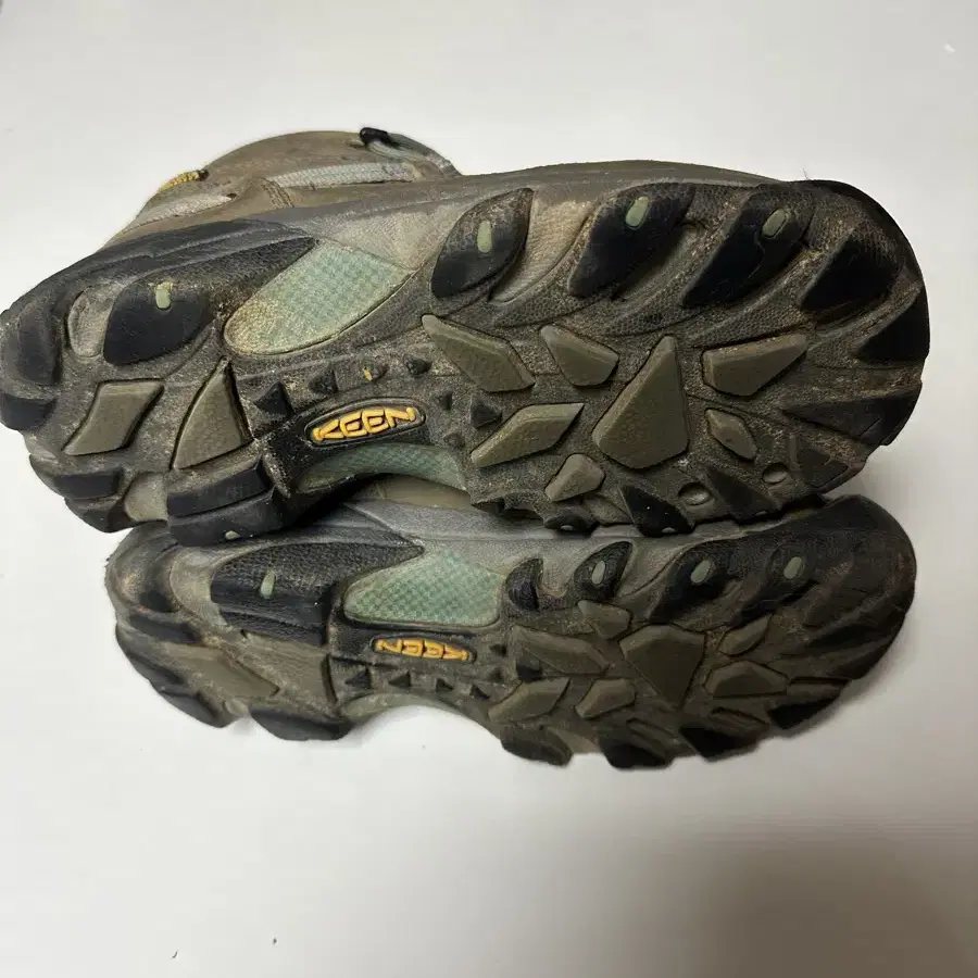 킨 keen 여성 등산화 (240mm)