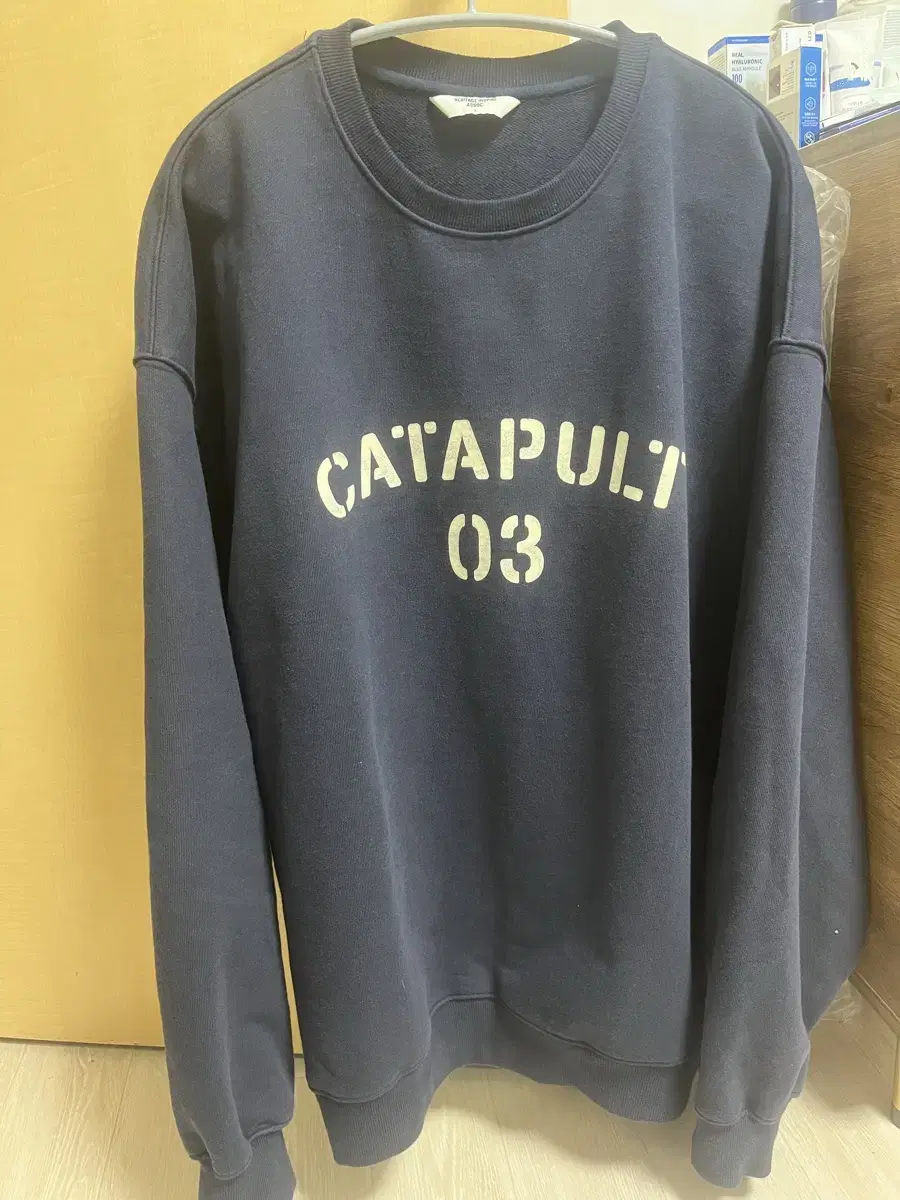 유니온 블루 CATAPULT LOGO PRINTED 맨투맨