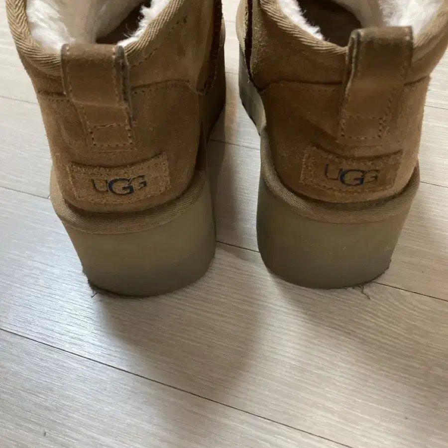 UGG 어그 부츠 클래식 미니 플랫폼 체스트넛 250