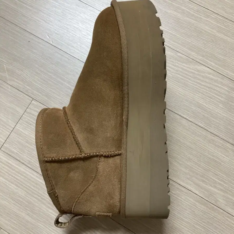 UGG 어그 부츠 클래식 미니 플랫폼 체스트넛 250